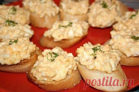 Бутербродики.....яйца. чеснок, лук, майонез, зелень