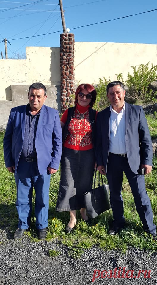 Հայոց հսկաների`ԱՐԱՐԱՏԻ եւ ԱՐԱԳԱԾԻ հովանու ներքո🌼
Ծանրաբեռնված ու հոգնեցուցիչ աշխատանխային խորհրդակցությունից հետո օրն առավել հաճելի ավարտ ունեցավ: Գործընկերներիս հետ ոչ միայն հաճելի ժամանակ անցկացրինք,այլև հիշողության գիրկն ուղարկվող գեղեցիկ լուսանկարներ ունեցանք մայիսյան ծաղկունք ապրող հայրենի Ապարանիս գեղատեսիլ բնաշխարհի գրկում`բիբլիական հաոց լեռների վեհաշուք տեսքով զմայլված.....