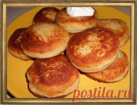 БАНАНОВЫЕ СЫРНИКИ С МЕДОМ.