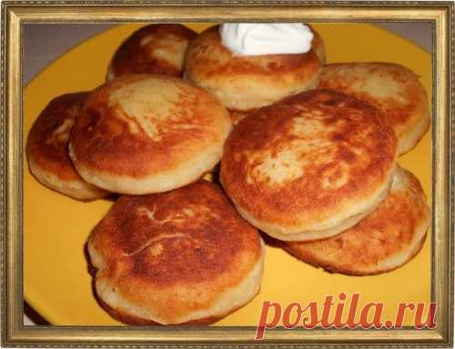 БАНАНОВЫЕ СЫРНИКИ С МЕДОМ.