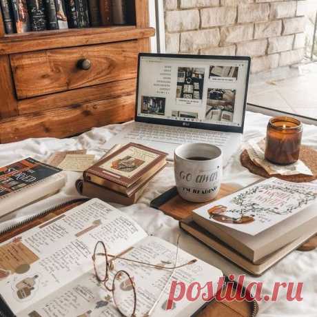 🖋️атмосфера чтения, арома свечи, горячий чай, книги, чтение, атмосфера книг, книжные страницы, бумажная книга, спокойствие, равновесие, эстетика книг, книжные миры, погружение в литературу, интересные истории, вечер с книгой, уют
