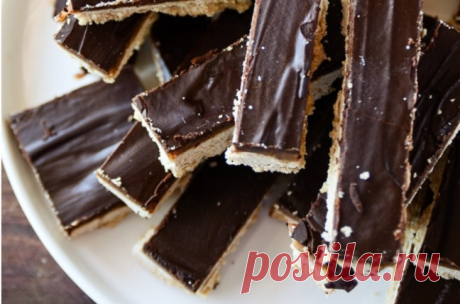Батончики TWIX веган и GF | Healthy Desserts Этот рецепт супер-декадентская , веганская и безглютеновая версия любимого всеми детского шоколадного батончика twix! Маслянистый песочный пирог, покрытый