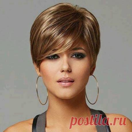 15 шикарных причёсок на короткие волосы 
Причёска — важная часть образа каждой девушки. А в летнее время выбор становится ещё больше, ведь не надо думать о «совмещении» причёски и зимней шапки.
Идеальной длиной волос на жаркое лето считаетс…