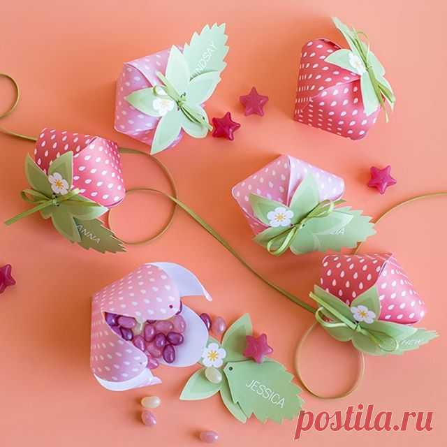 Something for someone berry special... we have designed these adorable little strawberry treat boxes so you can simply print and assemble them for your summer party. .
.
#sp @canonusa #printable #craftywithcanon #diysummerparty