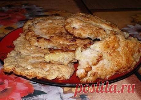 Чудесные куриные отбивные в манке. Сверхпростое и вкусное блюдо! Даже не скажешь, что они куриные. Очень оригинально!



Ингредиенты и приготовление:

Нарезаем куриное филе на порции. Отбиваем мясо так, чтобы мясо не развалилось.

Солим и перчим.

В яйцо, добавляем пропущенный через пресс чеснок и всыпаем манку. Перемешиваем.

Даем постоять минут 10.