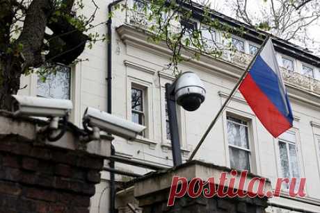 Россия обвинила Британию в фабрикации отравления Скрипалей. Посольство России в Соединенном Королевстве обвинило власти Великобритании в том, что оно сфабриковало инцидент с отравлением экс-полковника ГРУ Сергея Скрипаля и его дочери Юлии в Солсбери в 2018 году в рамках подготовки своего населения к конфронтации с Россией. Об этом говорится в заявлении дипмиссии.