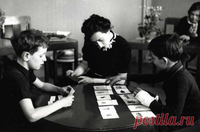 40 советов от Марии Монтессори (из книги "Энциклопедия Монтессори" - 1. Не каждый учитель становится родителем, но каждый родитель должен быть учителем. 2. Не направляйте своих детей, а следуйте за ними. Дети могут многое нам «рассказать» о своих потребностях и интересах, если мы найдем время обратить на них внимание. 3. Старая пословица гласит, что дети учатся у жизни. Мария Монтессори считает так же. 4. Не стыдите ребенка за его поведение, иначе он научится одному: срываться на…