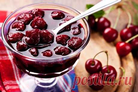 Ароматное и очень вкусное вишневое варенье с медом и розмарином