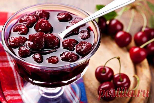 Ароматное и очень вкусное вишневое варенье с медом и розмарином