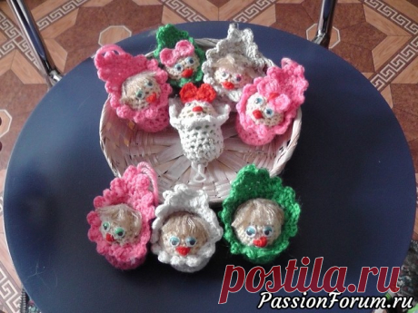 К Пасхе навязались маленькие новорожденые цыплята-сувениры