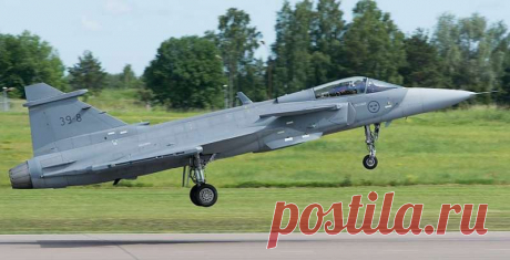 Бразильская версия истребителя Gripen E совершила первый полет 28 августа 2019 г., AEX.RU –  Истребитель Gripen нового поколения — Gripen E, собранный специально для ВВС Бразилии, совершил первый полет. Как пишет