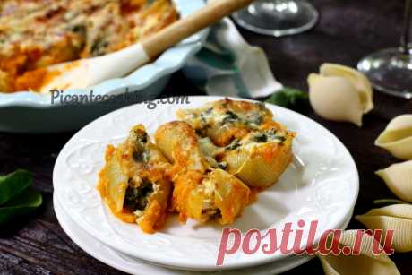 Конкільоні зі шпинатом та беконом в томатному соусі | Picantecooking