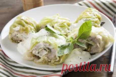 Филе индейки в капустных листьях ИНГРЕДИЕНТЫ филе грудки индейки – 1 шт. молодая капуста – 1 маленький кочан сливочное масло – 25 г чеснок молодой – 2-3 зубчика базилик – несколько веточек соль, перец сметана для подачи ПРИГОТОВЛЕНИЕ Простое и очень вкусное блюдо, идеально в начале лета – молодая сочная капуста, душистый базилик и нежная индейка! Кочан капусты бланшируйте в […]