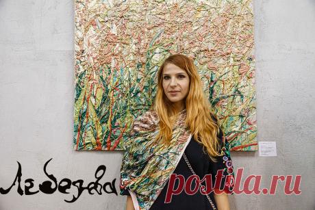 Флакон - это активное, уютное место, расчитанное на молодых, креативных людей. Я очень хотела показать свою живопись активным и талантливым молодым людям и получить от них отзыв о своём творчестве. Для этого и нужно устраивать выставки, чтобы получать обратную связь и чтобы люди увидели картины, над которыми я работала много лет.