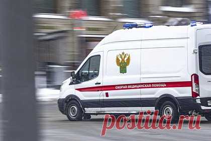 Босую россиянку в платье и со сломанным позвоночником нашли под окнами отеля. В Уфе под окнами отеля Hilton Garden Inn нашли босую женщину в вечернем платье. Спасти 34-летнюю россиянку не удалось — врачи диагностировали у нее перелом позвоночника. На месте происшествия также обнаружили рюкзак, о содержимом которого не сообщается. Теперь в деле разбирается Следственный комитет.