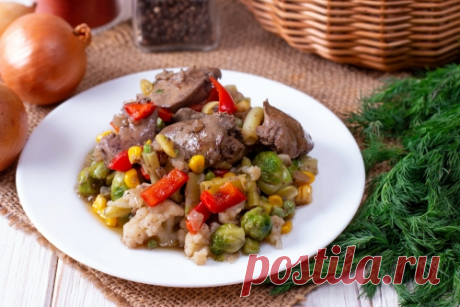 Тушеная куриная печень с овощами / Меню недели