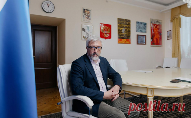 Примаков — РБК: Снаряды и учебники взаимозависимы и влияют друг на друга. Глава Россотрудничества Евгений Примаков в интервью РБК рассказал об обострении с Азербайджаном, работе с релокантами, работе в США при Трампе, а также о том, какое место занимает мягкая сила, когда все решается с помощью жесткой