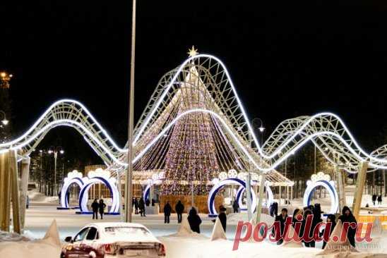 #Наш_Ноябрьск - с наступающим 
Присылайте и вы нам свои фото новогоднего города! в комментарии