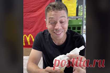 Необычный способ сообщить о беременности вызвал обсуждения в сети. TikTok-блогерша поделилась видео, где показала необычный способ сообщить о своей беременности. В ролике женщина спрятала положительный тест на беременность в мороженое и предложила своему возлюбленному быстро съесть его. Кадры вызвали обсуждения в сети. Многие пользователи признались, что испытали отвращение.