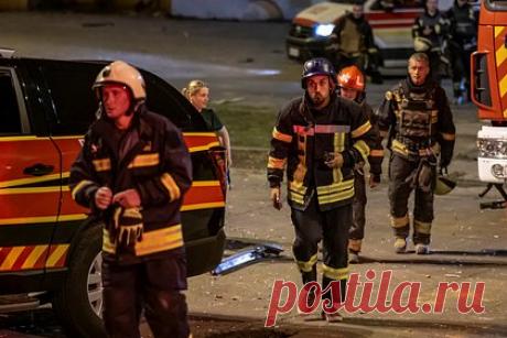 В Днепропетровской области сообщили о повреждении инфраструктуры из-за взрывов. В Днепропетровской области повреждены газопроводы и линия электропередачи из-за взрывов. Об этом сообщил глава областной военной администрации Украины Сергей Лысак. «Повреждены линия электропередачи, газопроводы, четыре хозяйственные постройки, одна была уничтожена до основания», — сказано в публикации.