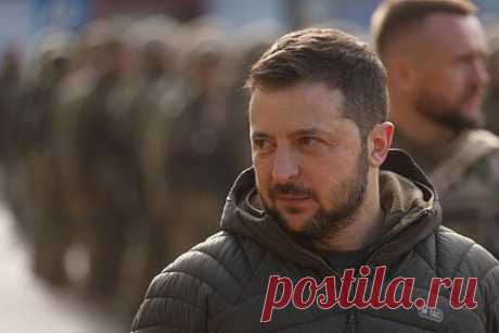 В США заявили о заинтересованности в мирном разрешении конфликта на Украине. Мирное разрешение конфликта на Украине сыграло бы на руку США, но ни Владимир Зеленский, ни Джо Байден не желают это признавать. Об этом говорится в статье Washington Post американского журналиста и писателя Роберта Райта. По мнению автора материала, конфликт обходится Западу очень дорого.