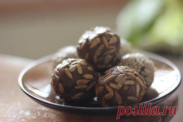 Шоколадные конфеты с черносливом и грецким орехом.