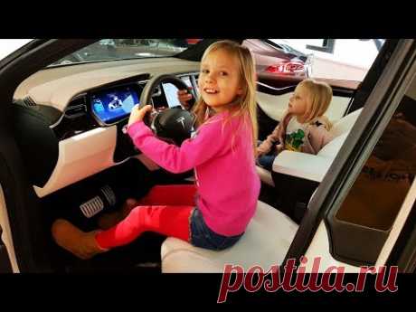 Папа купил SUPER МАШИНУ для ЛЮБИМОЙ МАМЫ Николь и Алисы TESLA Model X Мечты сбываются в Америке ВЛОГ