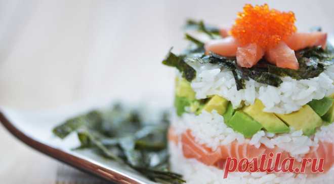 Как сделать суши-торт на праздничный стол. О суши-тортах вспомнили модные блогеры: это блюдо снова в тренде и популярно в соцсетях. Это действительно проще, чем роллы, а по&nbsp;вкусу им не уступает, как и по&nbsp;внешнему&nbsp;виду. Суши-торт ...