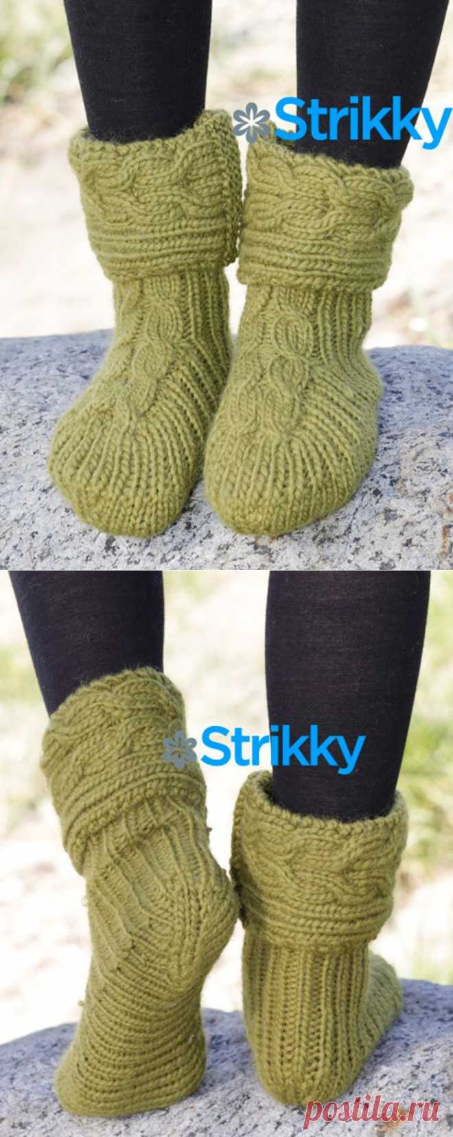 Домашние сапожки для женщин со жгутами от Drops Design вязаные спицами | Strikky.ru