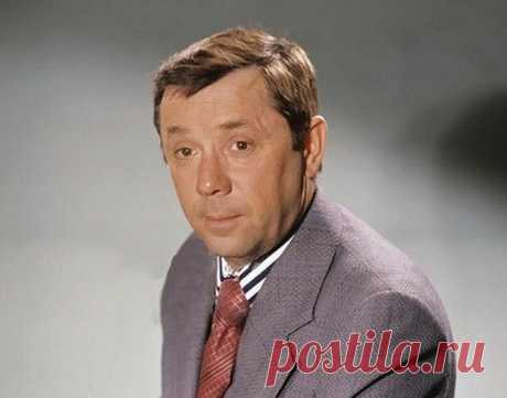 Олег Анофриев объяснил, почему жить после 70 лет не имеет никакого смысла
Олег Анофриев объяснил, почему жить после 70 лет не имеет никакого смысла Неделю назад исполнилось бы девять десятков лет легендарному актёру из СССР Олегу Анофриеву. Анофриев, как актёр и человек, прожил достойную жизнь, постоянно шутил над старостью и молодостью, утверждал, что старость зависит только от твоего поведения в молодости. Ещё он говорил про то, что […]
Читай пост далее на сайте. Жми ⏫ссылку выше