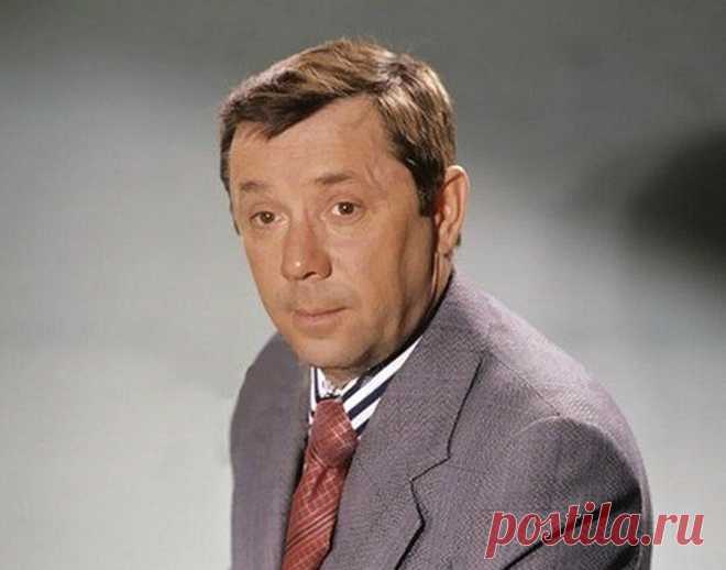 Олег Анофриев объяснил, почему жить после 70 лет не имеет никакого смысла
Олег Анофриев объяснил, почему жить после 70 лет не имеет никакого смысла Неделю назад исполнилось бы девять десятков лет легендарному актёру из СССР Олегу Анофриеву. Анофриев, как актёр и человек, прожил достойную жизнь, постоянно шутил над старостью и молодостью, утверждал, что старость зависит только от твоего поведения в молодости. Ещё он говорил про то, что […]
Читай пост далее на сайте. Жми ⏫ссылку выше