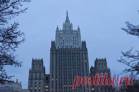 МИД заявил об учете совокупного ядерного потенциала США с Британией и Францией. Россия на фоне угроз НАТО начнет учет совокупного ядерного потенциала США, Британии и Франции, чтобы определить дальнейшую судьбу Договора о сокращении стратегических наступательных вооружений (ДСНВ). Об этом заявил замглавы МИД Сергей Рябков на сессии дискуссионного клуба «Валдай».