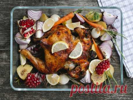 5 верных способов проверить готовность птицы / Быстро и надежно – статья из рубрики "Культура мяса" на Food.ru Пять способов запечь целиком курицу или индейку. Чтобы тушка приготовилась и осталась сочной, а птица выглядела аппетитно, читайте нашу инструкцию.