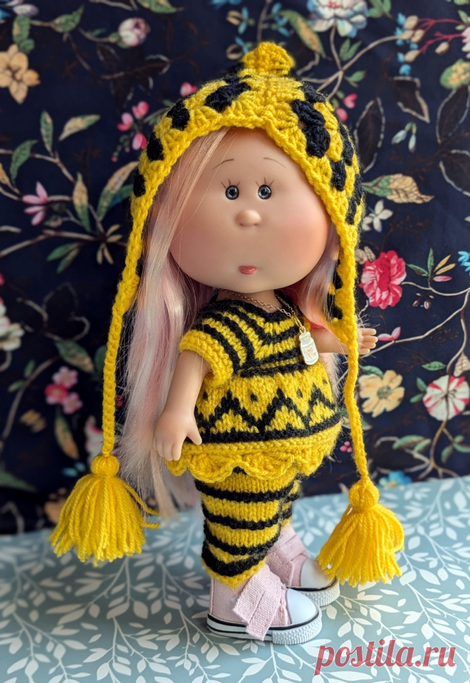 🐝🐝🐝🐝🐝🐝🐝🐝🐝🐝🐝🐝🐝

А у нас тут еще одна пчелка прилетела - готов костюмчик для моей Булочки мини Мии

Мастер-класс со схемами вязания будет готов завтра
🐝🐝🐝🐝🐝🐝🐝🐝🐝🐝🐝🐝🐝

Комплект из комбинезончика и шапочки продается - 500 руб
Подвеска баночка с сердечком на золотистой цепочке, застегивающейся на золотой карабин - 100 руб