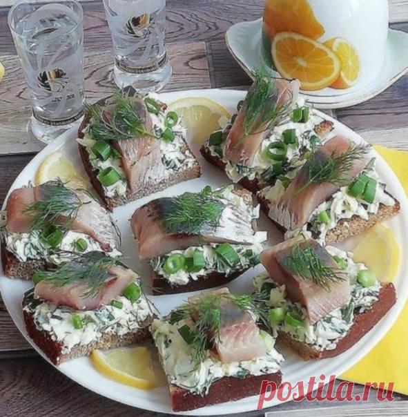 ТАРТИНКИ С СЕЛЕДКОЙ 