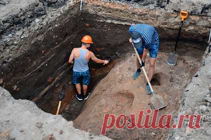 Археологи нашли в Арзамасе остатки сгоревшей крепости XVI века. Археологи при раскопках в Арзамасе, расположенном в Нижегородской области, сделали неожиданное открытие, подтверждающее, что много веков назад в этом месте была средневековая крепость. Ее основание связывают с походом царя Ивана Грозного на Казань в 1552-м. «Большой острог» появился в XVI веке.