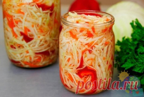 Капустный салат на зиму "Осенний"🥗

Ингредиенты:
Капуста белокочанная (лучше сорт Слава)5 кг.
Морковь 1 кг.
Лук репчатый 1 кг.
Перец болгарский красный 1 кг.
Сахар 350 гр.
Соль 4 ст. ложки с верхом.
Уксус 9% 0.5 литра.
Масло подсолнечное 0.5 литра.

Как приготовить:
 Капусту, лук, перец порезать, морковь натереть. Все перемешать осторожно НЕМЯТЬ.

Добавить сахар, соль, уксус и подсолнечное масло ещё перемешать.

Разложить по банкам, приминая кулачком.

Через три дня закры...
