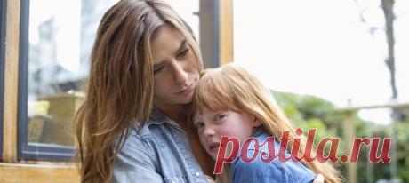 Смерть питомца, потеря любимой игрушки, расставание с близким человеком — масштаб утраты едва ли имеет значение, когда речь идет о чем-то или ком-то очень дорогом для маленького человека. Как успокоить ребенка, которого глубоко задело случившееся? И чего делать не стоит? #горе #потеря #детскаяпсихология #родителям