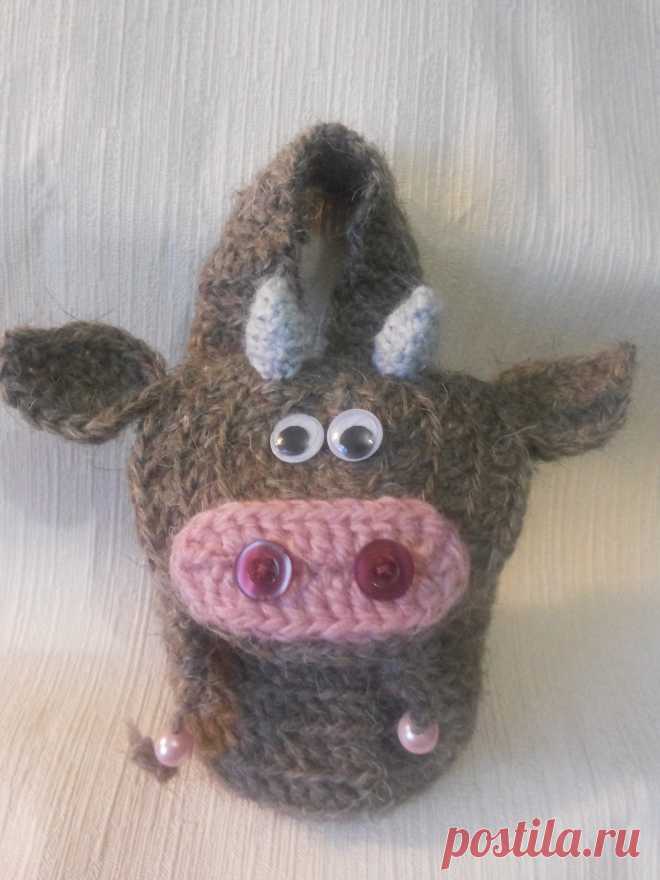 Вязаная сумочка-кисет. Бычок — символ 2021 года.