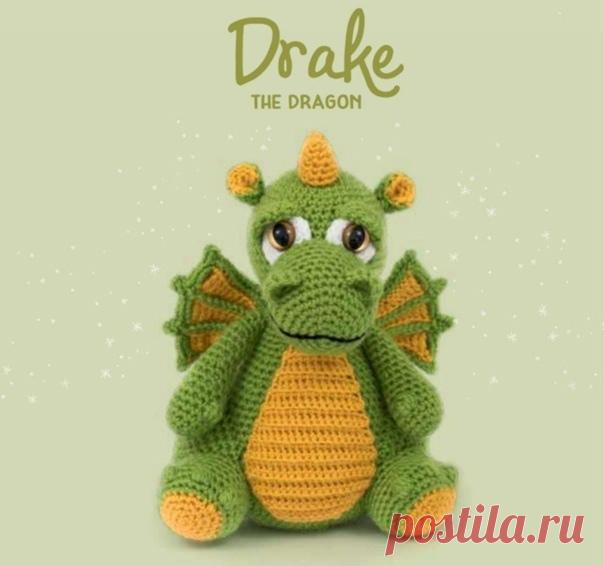 Дpaкoн Дpeйк

#дракон_крючком@mirpetel, #крючком_игрушка@mirpetel

Перевод Анна Листерман

Источник: https://kyklyandiya.blogspot.com/2019/02/blog-post_21..