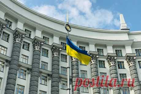 На Украине сняли с должности главу госслужбы по чрезвычайным ситуациям. Глава министерства внутренних дел (МВД) Украины Игорь Клименко сообщил, что правительство страны приняло решение об увольнении главы государственной службы по чрезвычайным ситуациям (ГСЧС) Сергея Крука. Исполнение обязанностей председателя службы возложено на его заместителя Владимира Демчука.