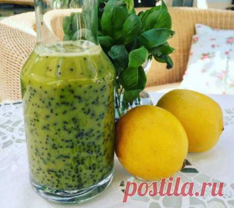 Салатная заправка из базилика, мёда , оливкового масла и маковых зёрен.