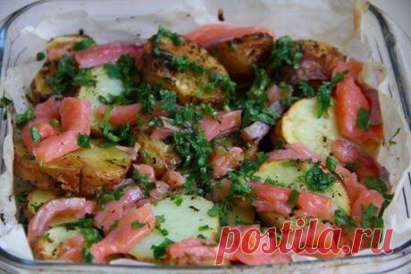 Картошечка по-деревенски с красной рыбкой | Банк кулинарных рецептов