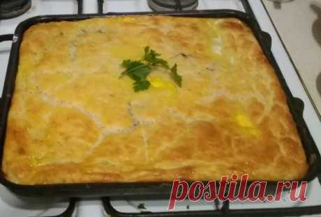 Пирог «Гость на пороге» - Пир во время езды Этот вкуснейший пирог любят даже те, кто не ест капусту. И, хотя готовить его не очень просто – как и всякий кулинарный шедевр, пирог имеет свои секреты, но дело того стоит. После того, как вы приготовите «Гость на пороге», будьте готовы к выражениям восторга и требованиям еще и еще! Что ж, такова цена успеха. Продукты: …