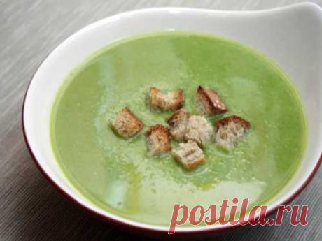 Манный супчик с гренками и зелёным горошком