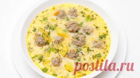 Рисовый суп с сыром и куриными кнелями - ГородЧе.
Кнели (от фр. quenelle) — блюдо в виде шариков (также яйцевидной или, во французской традиции, продолговатой формы) из молотой рыбы, взбитой со сливками и яйцом. Кнели также готовят из молотого мяса, подобно фрикаделькам.