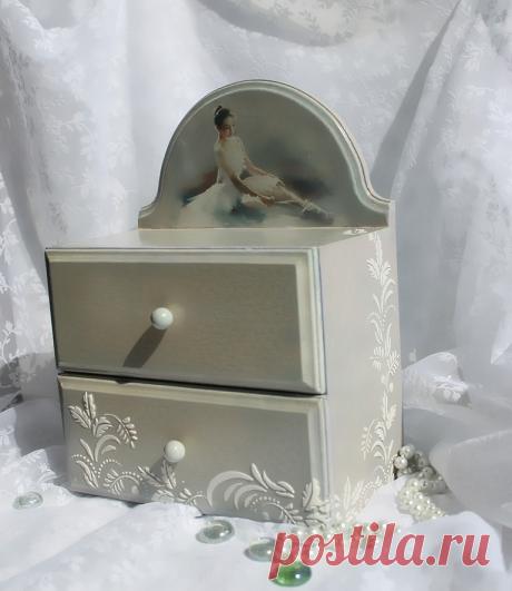Декупаж - Сайт любителей декупажа - DCPG.RU | «Живопись и графика в декупаже» №36: &quot;Мини-комодик &quot;Лебединое озеро. Одетта&quot;
