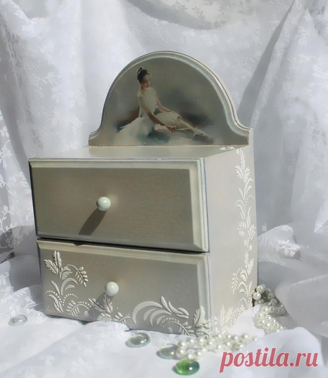 Декупаж - Сайт любителей декупажа - DCPG.RU | «Живопись и графика в декупаже» №36: "Мини-комодик "Лебединое озеро. Одетта"