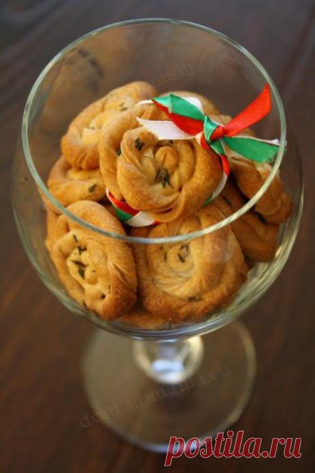 Гриссини-спирали из безумного теста или "чумовые" гриссини с оливковым маслом и тимьяном Необычные гриссини. Не традиционные палочки, а забавные спиральки. Но главное - такие же хрустящие и вкусные.