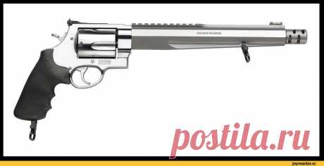 Компания «Смит и Вессон» разработала 460XVR Revolver, обладающий самой высокой в мире начальной скоростью пули среди револьверов.
В названии модели XVR означает X-treme Velocity Revolver – сверхскоростной револьвер, что со всей очевидностью подтверждается цифрами: начальная скорость пули превышает 700 метров в секунду, а благодаря нарезному стволу с нарастающим шагом резьбы, прицельная дальность оружия превышает 180 метров.
Сменный компенсатор позволяет 460XVR использовать различные барабаны.